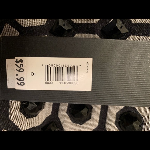 NWT - Gorgeous Patterned Sleeveless Top - Picture 5 of 5